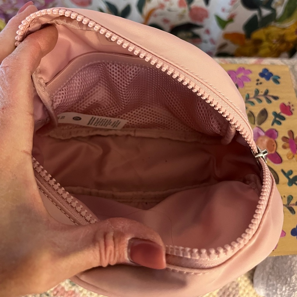 lululemon athletica City Essentials Pouch Mini 2L - Picture 7 of 10